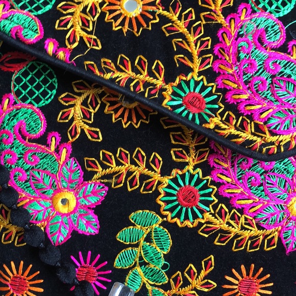 VIBRANT Crossbody/Clutch - Picture 3 of 15